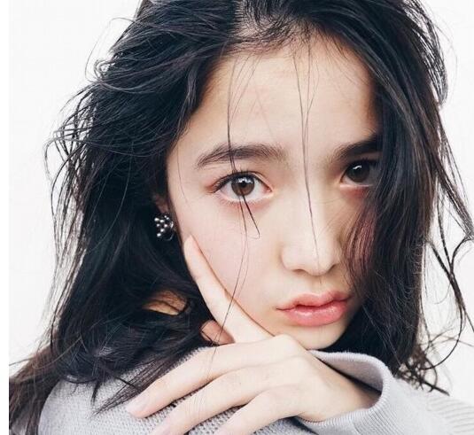 日法混血模特走红:12岁在读小学生 网友调侃这