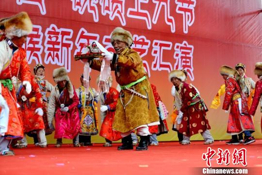 新春走基层:宝兴“上九节”:藏族同胞跳锅庄闹新春
