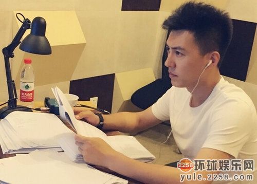 胡歌霍建华靳东王凯走红背后：个个有背景！老干部家世背景全揭秘