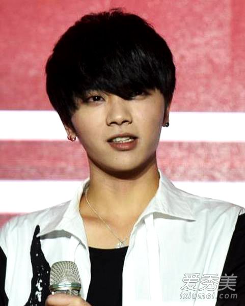 黄子韬老爸身家超200亿 陈伟霆尼坤王大陆…深