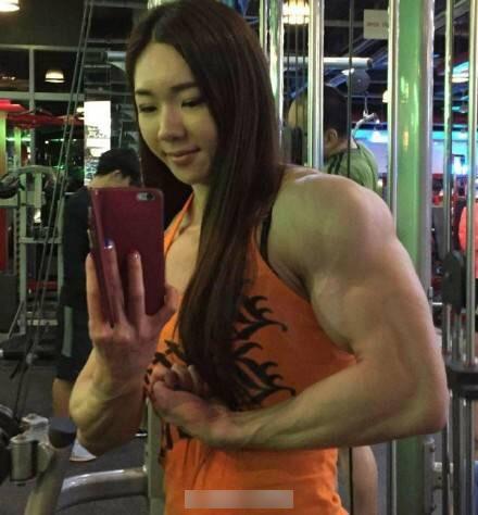 韩国萝莉脸肌肉女走红 漂亮妹练成反差萌金刚芭比