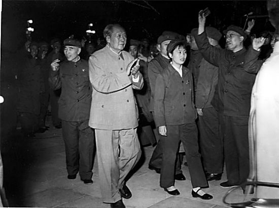 毛泽东与张玉凤合影 1970年后长期担任毛泽东