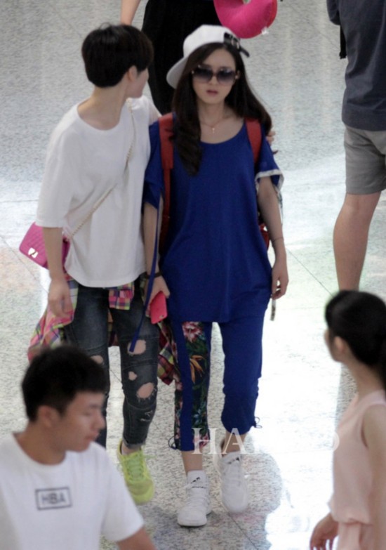 赵丽颖新恋情曝光?被拍时私服竟还OK!总是穿