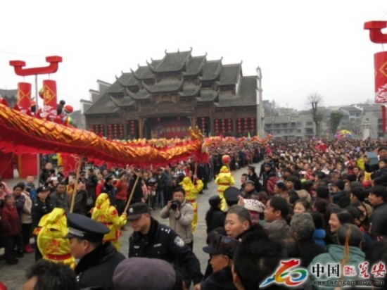 瓮安猴场欢笑欢聚闹元宵万人舞龙心舞狮tfboys舞蹈视频教学图片