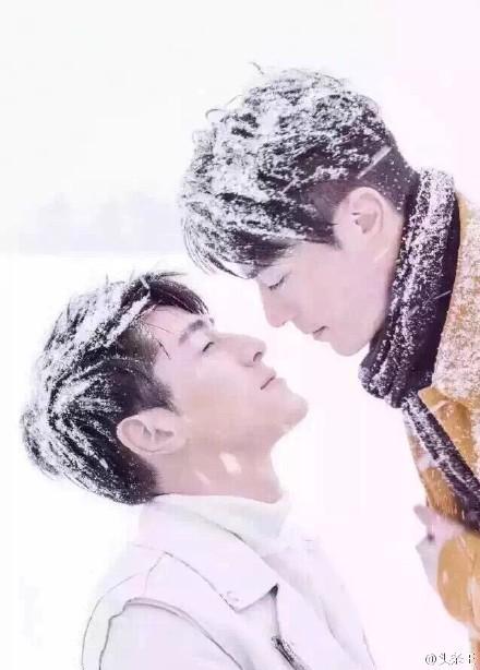 胡歌霍建华合照被玩坏 只差一厘米就吻上了