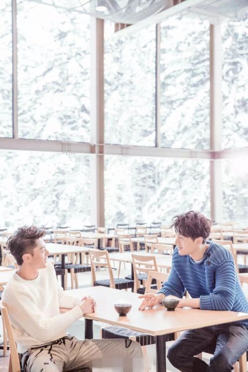 胡歌霍建华雪地秀恩爱 周星驰古天乐童年青涩