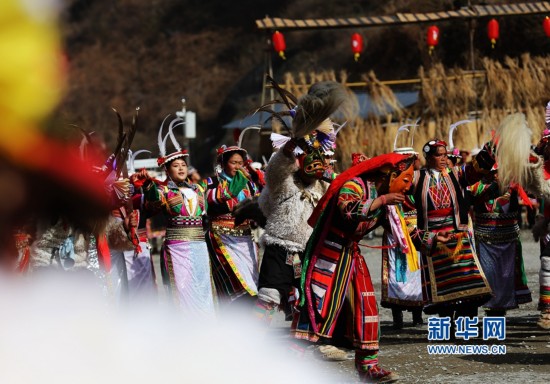 甘肃文县:池哥昼演绎白马之魂亘古不灭