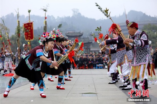 广西侗乡首届芦笙节 数百人比拼芦笙技艺(高清