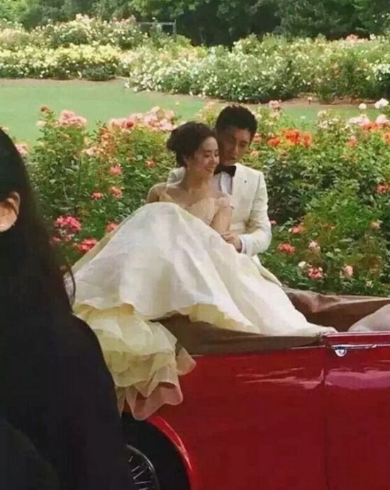 吴奇隆刘诗诗婚照及婚礼嘉宾曝光:小虎队将再