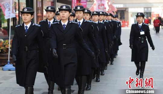 蘭州女子城管隊柔情執法每天步行5公裡（圖）