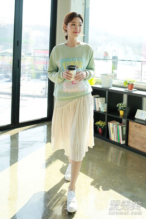 卫衣搭配裙子 青春活泼超sweet