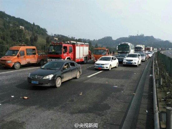 重庆绕城高速发生38车连环车祸
