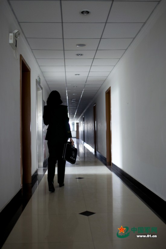 驻守国门安全的边防女检查员