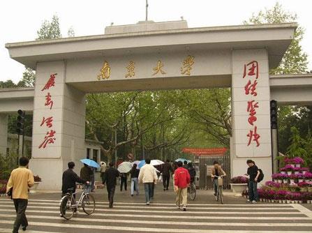 南大 90后帅保安走红  93年安徽人!撞脸盛一伦赵