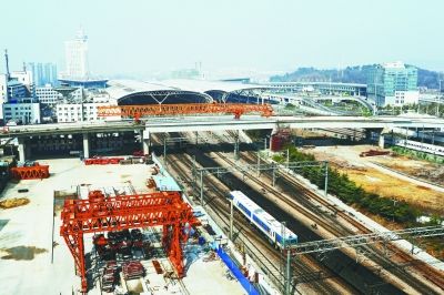 南京火车站南北广场跨铁路立交桥贯通 5月通车