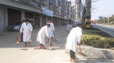 南通海安高新区中心卫生院职工开展环境大扫除