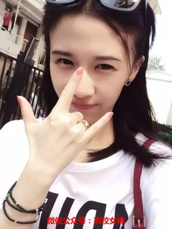 爆红网络的 papi酱  长相似徐静蕾苏菲玛索--重庆
