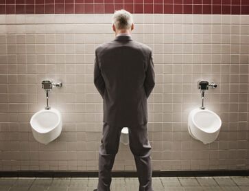 尿频尿急、血尿、排尿困难…小便异常或是这几