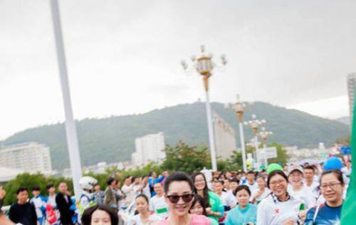 许晴三亚跑马拉松 隐婚生女怎么回事?许晴显赫