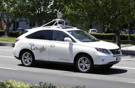 谷歌无人驾驶汽车出误判 与公交车相撞 终结完