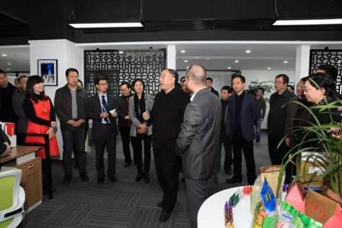 黄奇帆调研两江新区光彩全球保税网