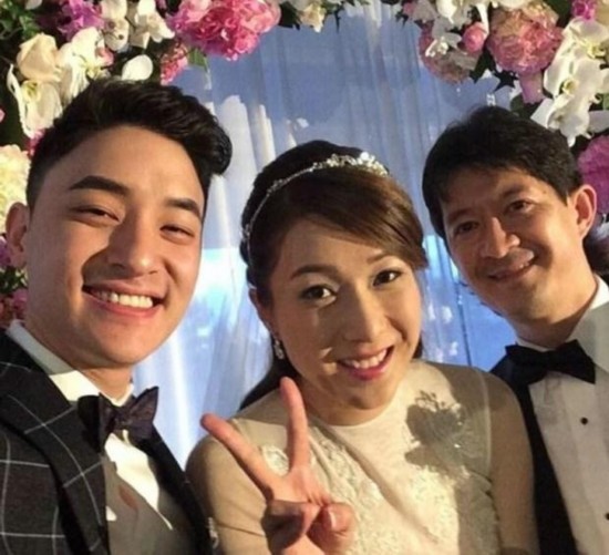 钟嘉欣西式婚纱照美若仙子 满脸笑容幸福洋溢