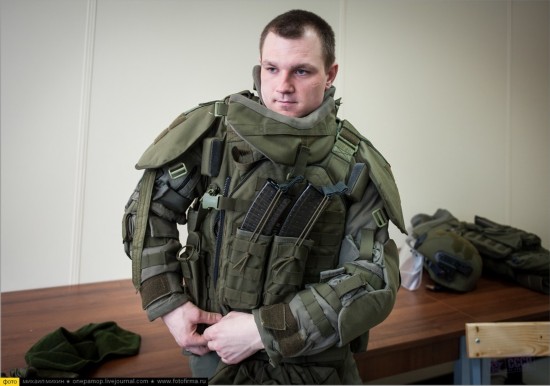  揭秘俄军 战斗工兵 重型护甲  内置水循环散热系