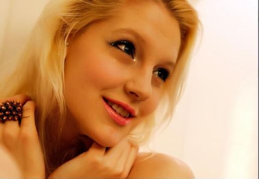 网 曝撒贝宁求婚成功 将娶金发女友李白 女方对