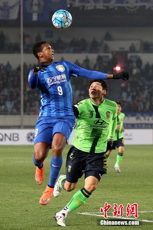 苏宁足球队征战亚冠 主场3-2战胜韩国全北现代