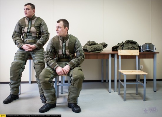 揭秘俄军战斗工兵重型护甲 内置水循环散热系