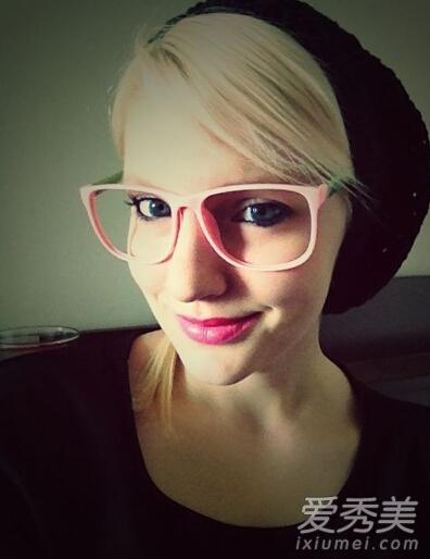 网 曝撒贝宁求婚成功 将娶金发女友李白 女方对