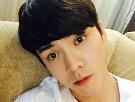 陈伟霆歪头自拍帅到爆表 网友纷纷留言男神帅