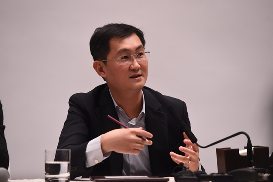 全國人大代表馬化騰接受媒體集體採訪 （人民網記者 於凱 攝）