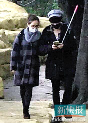 华晨宇被曝恋上邓紫棋 亲昵用手摸女方头(图)