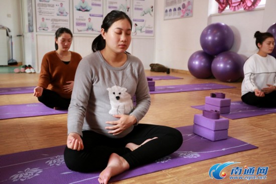 南通举办孕期瑜伽分享课迎三八妇女节