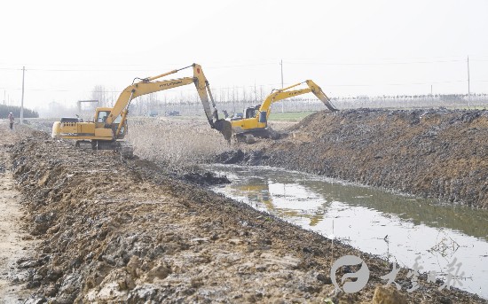 盐城大丰大中镇进行河道疏浚 做好水利建设