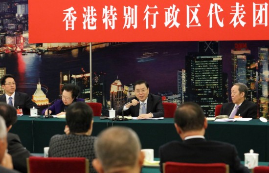 3月6日，中共中央政治局常委、全國人大常委會委員長張德江參加十二屆全國人大四次會議香港代表團的審議。新華社記者 劉衛兵 攝