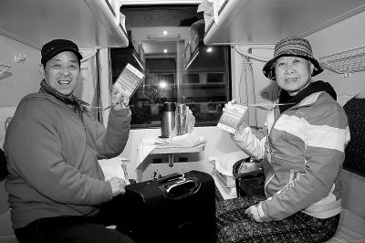 旅游专列上     八成都是老年人     上周五晚上11点多,王阿姨和