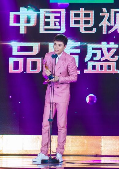 贾乃亮荣膺年度最具突破演员 新剧综艺惊喜上