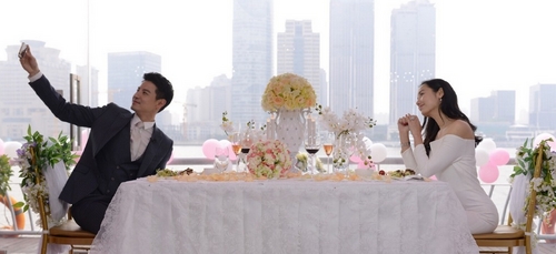 吕一婚纱照_钱泳辰吕一婚纱照(3)