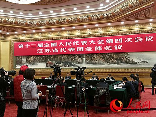 3月7日下午，十二屆全國人大四次會議江蘇代表團對境內外媒體開放。人民網記者王繼亮攝