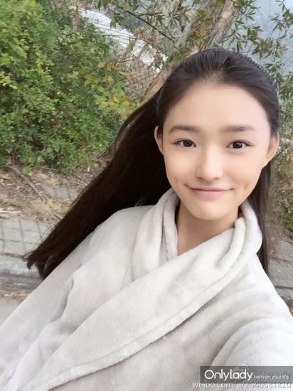 林允鞠婧?欧阳娜娜90后女星素颜就很美