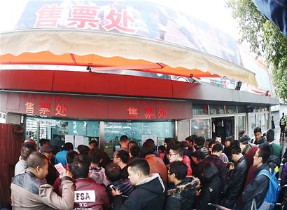 球迷排队16小时购票 四川男篮:已没压力(图)