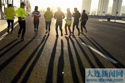 迎着朝阳奔跑.