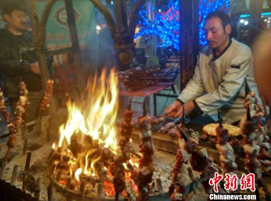 鄯善县汉族人口_...研究工作人员和鄯善县旅游文物局工作人员对墓葬现场进行