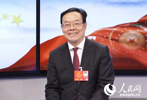 3月9日,全国人大代表,广安市委书记侯晓春在人民网访谈室.刘佳 摄