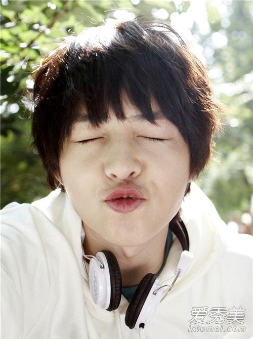 《太阳的后裔》宋仲基女朋友是谁?宋仲基资料