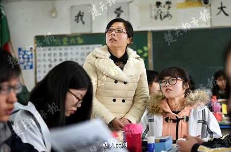 武汉一高中放大招 让爸妈进课堂陪读