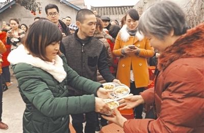 前妻患尿毒症绵竹小伙主动复婚 一家人齐心救