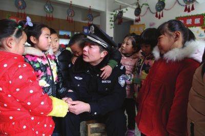 南通海安民警深入幼儿园 开展防拐防骗宣传